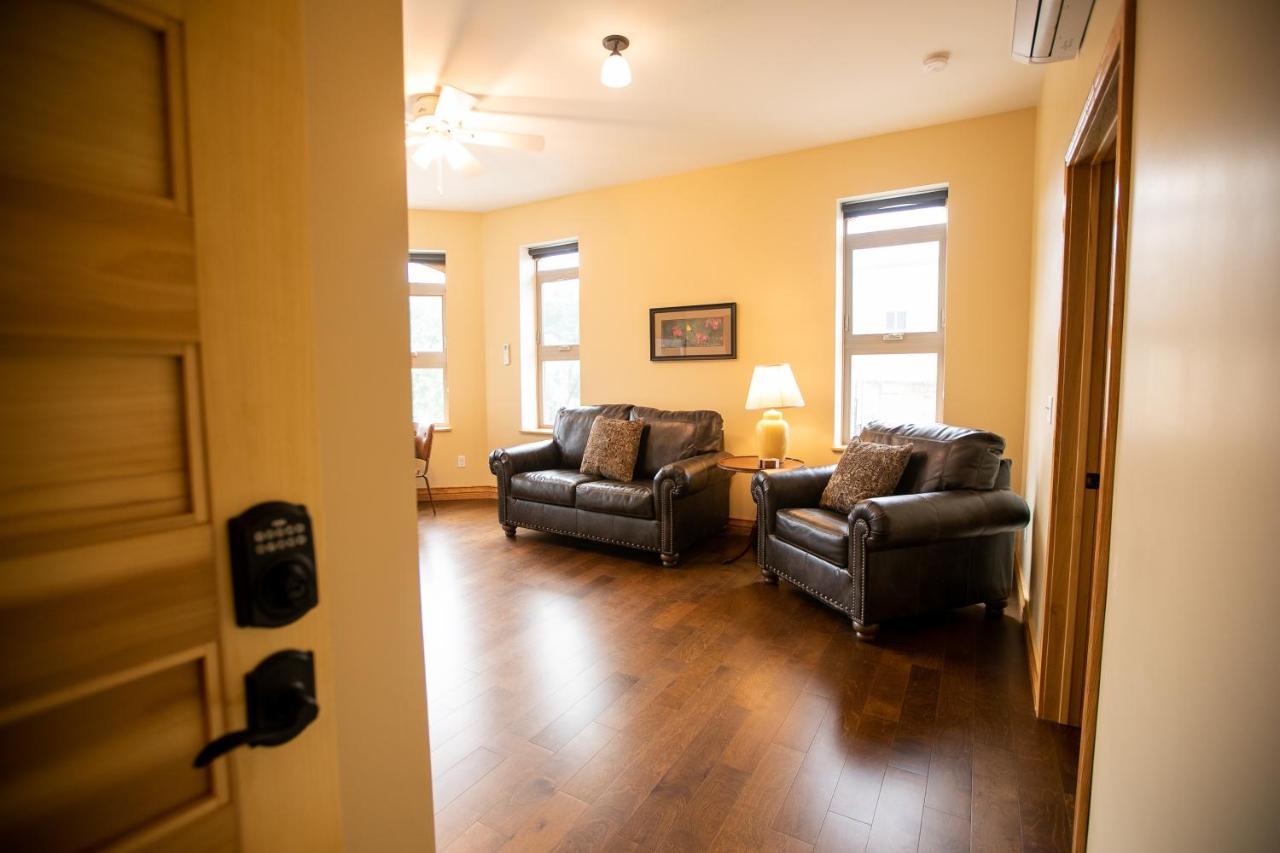 Goldfinch Suites Elkader Exterior foto